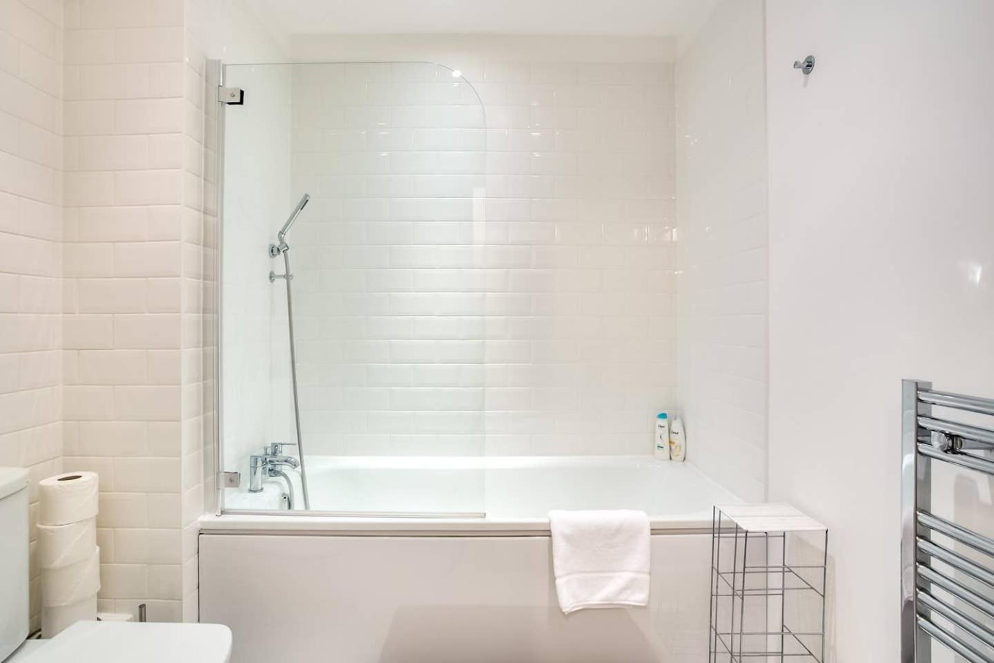 Guestready - Comfort By The Thames, W/ Balcony London Luaran gambar